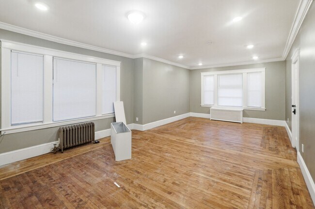 Building Photo - 131 Providence St