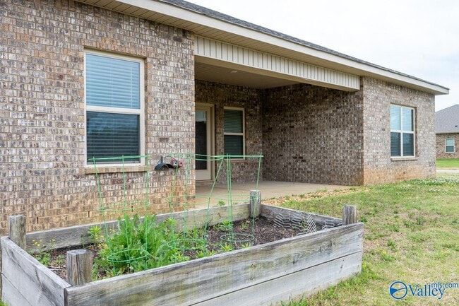 Building Photo - 331 Jackson Pt Cir