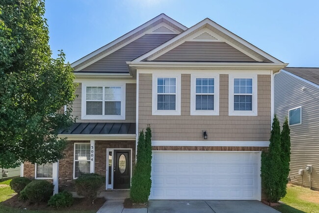 Building Photo - 3004 Centerview Dr