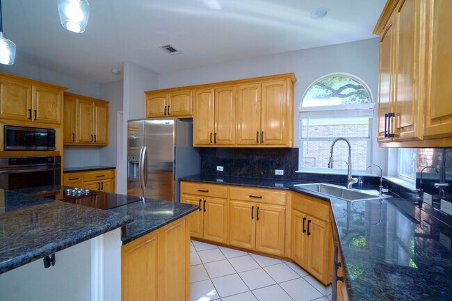 Building Photo - Mission Ridge beauty-4 bedroom 3 1/2 bath-...