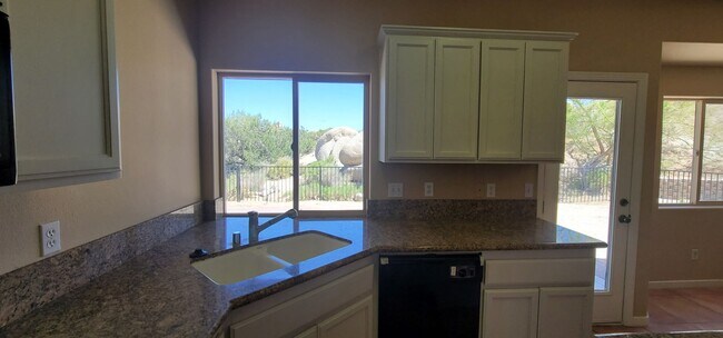 Building Photo - 6231 Mirlo Rd