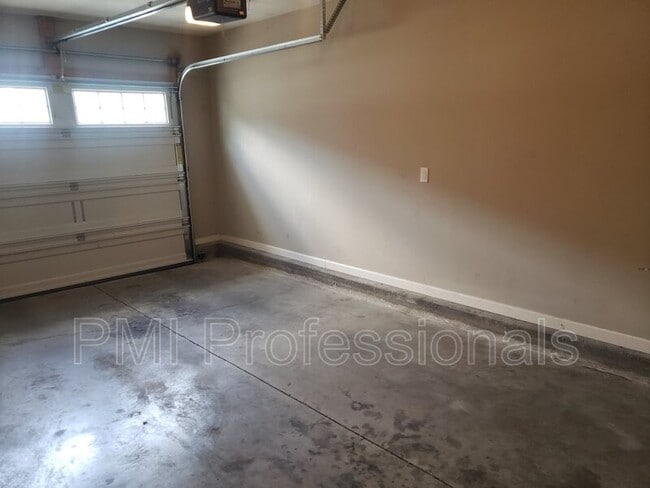 Building Photo - 609 Bonneville Ln