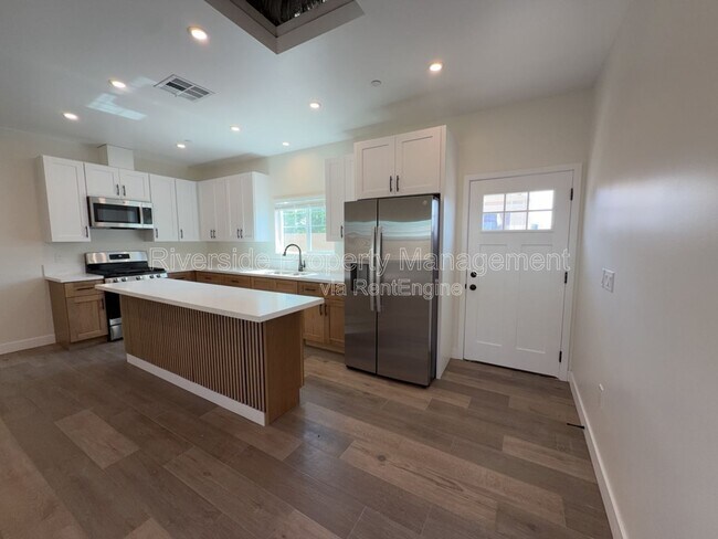 Building Photo - 7893 Mango Ave