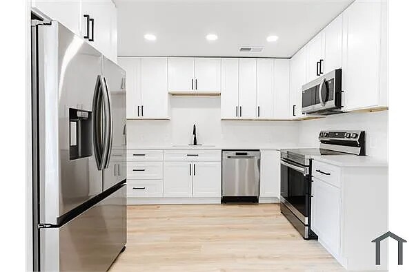 Building Photo - 10307 Pinecrest Dr