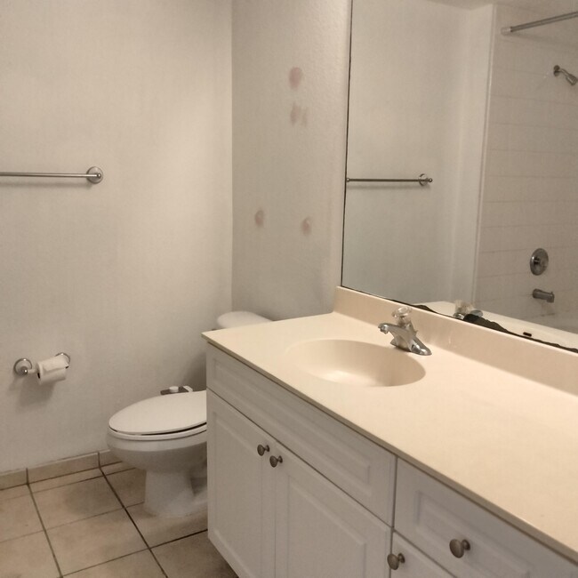 Building Photo - 3018 Alcazar Pl