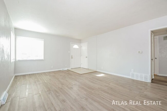 Building Photo - 3 Bedroom, 1 Bath in the Villa Park Neighb...