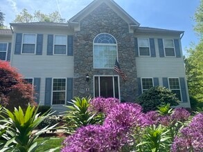 Building Photo - 6691 Deep Hollow Ln