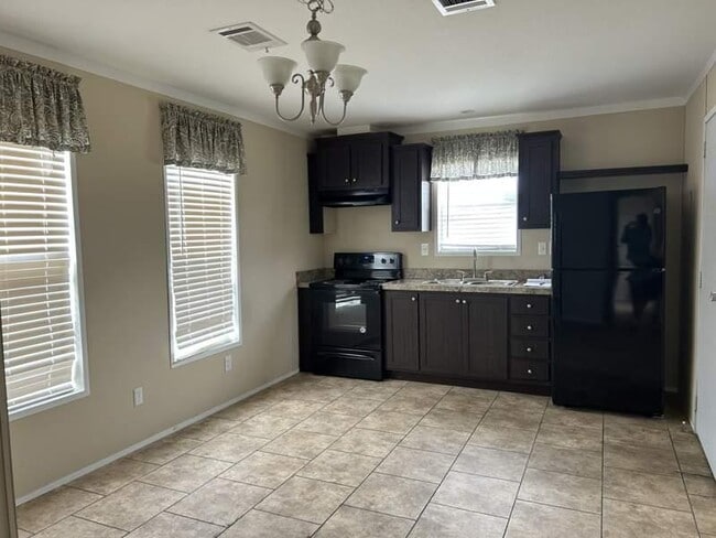Building Photo - 6941 MacDonald Ct