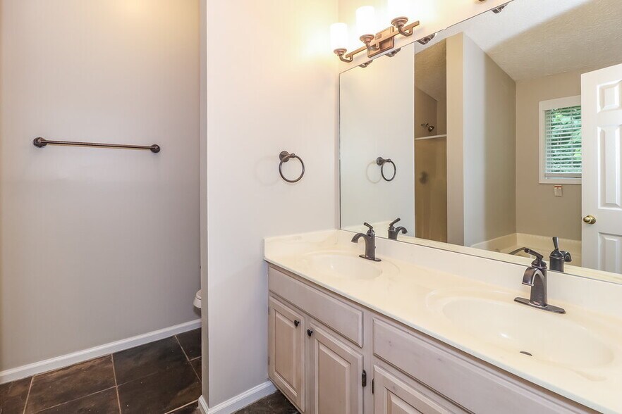 Building Photo - 5009 River Rock Way