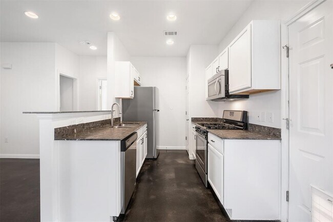 Building Photo - 6404 Carson Rdg