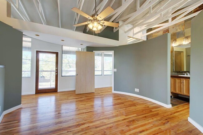 Building Photo - 1308a W N Loop Blvd
