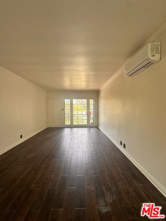 Building Photo - 4950 Beverly Blvd
