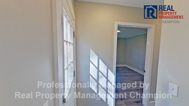 Building Photo - Updated 3 BD/1.5 BA Home in the Heart of Downtown Wilmington
