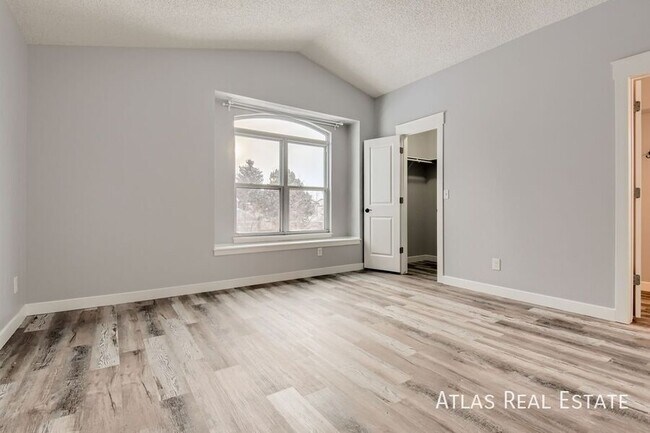 Building Photo - 8750 Boxelder Dr