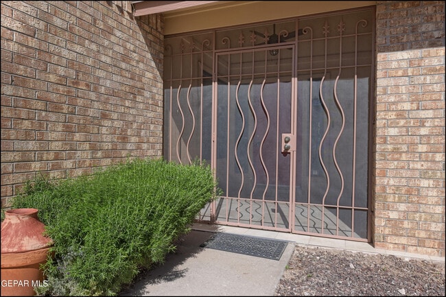 Building Photo - 601 Firedale Ln