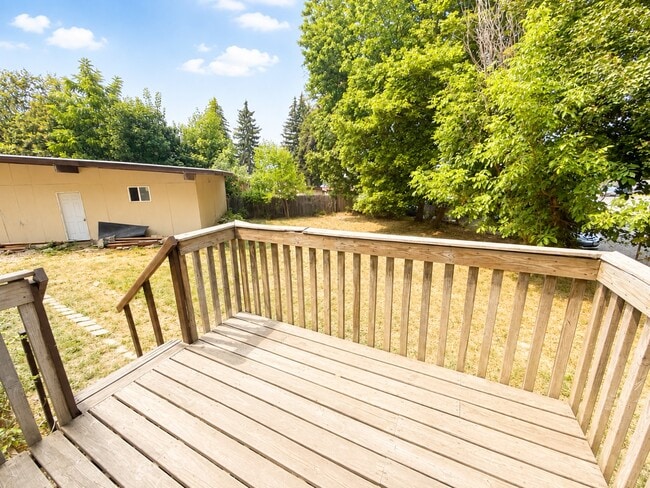 Building Photo - 6647 Alderson Ln