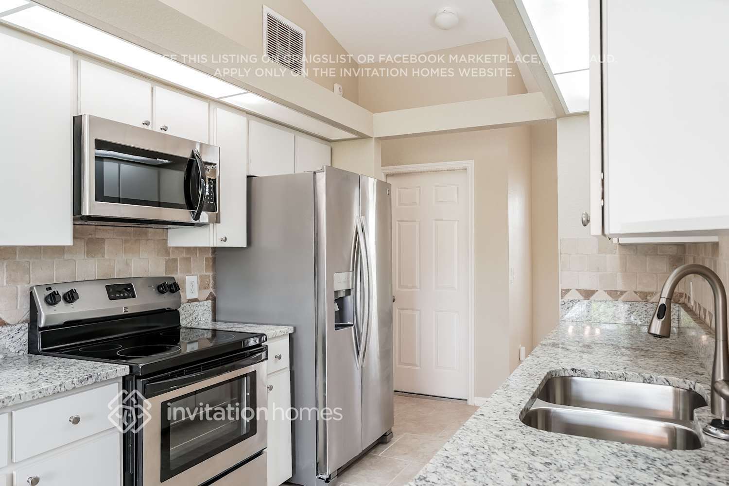 Building Photo - 23156 Hillsdale Ave