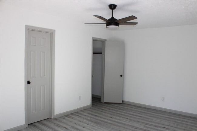 Building Photo - 9211 Golden Meadow Dr