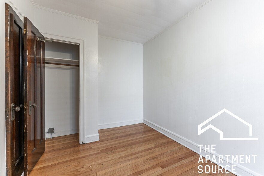 Building Photo - 4208 N Clark St