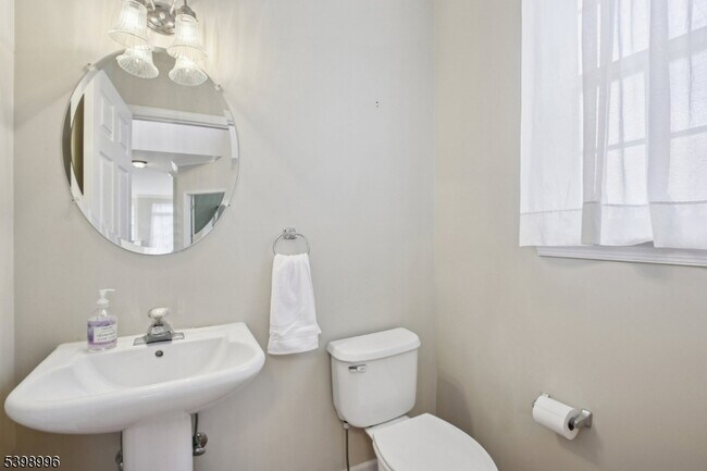 Building Photo - 12 Hansom Rd