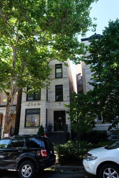 Front View - 919 W Newport Ave