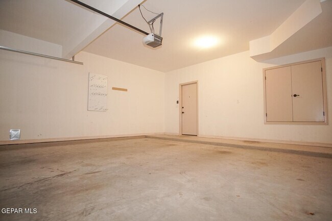 Building Photo - 14373 Coyote Trail Dr