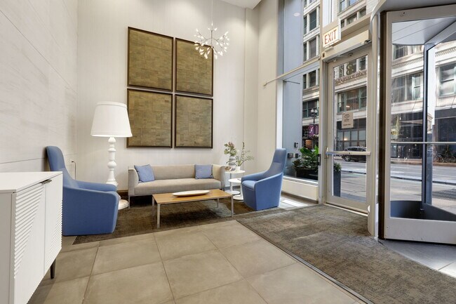 Building Photo - 8 E Randolph St