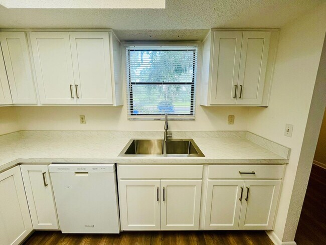 Building Photo - Townhome in Ormond Beach