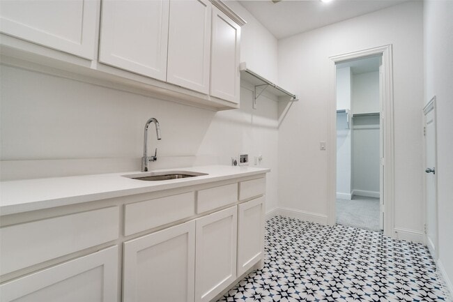 Building Photo - 3503 Foxhall St