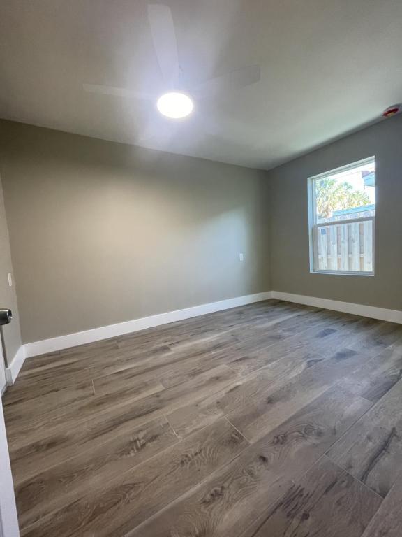Building Photo - 928 Lantana Ave