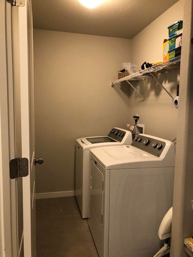 Building Photo - Beautiful 3 BD 2.5 BA Single Family Home, Built in 2019, Close to Downtown and Ft. Carson