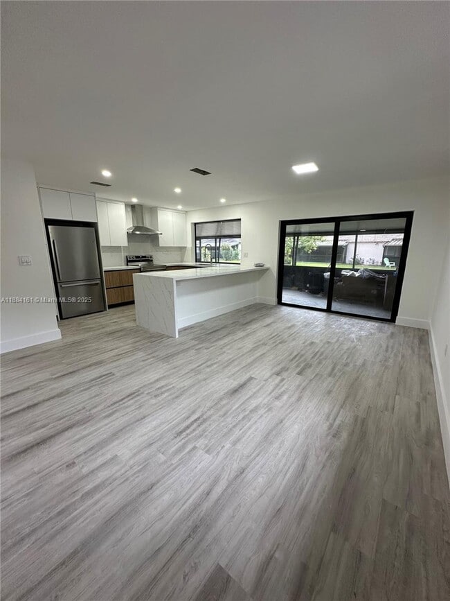 Building Photo - 15471 Turnbull Dr