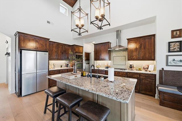 Building Photo - 570 S Point Ct