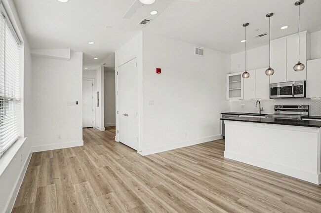 Building Photo - 2217 N Fitzhugh Ave