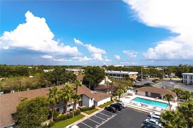 Building Photo - 2 Bedroom 1.5 Bath Urban Retreat Near the ...