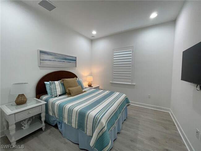 Building Photo - 6984 Saona CT