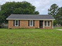 Building Photo - 805 Club Ln