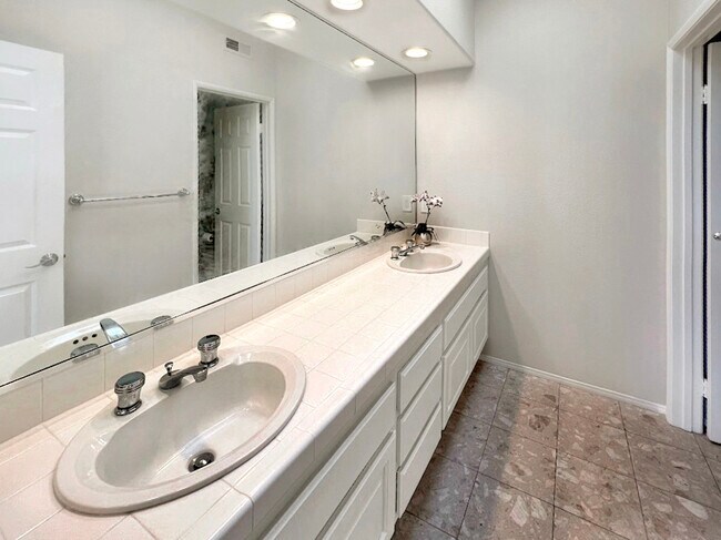 Building Photo - 9761 Claiborne Square