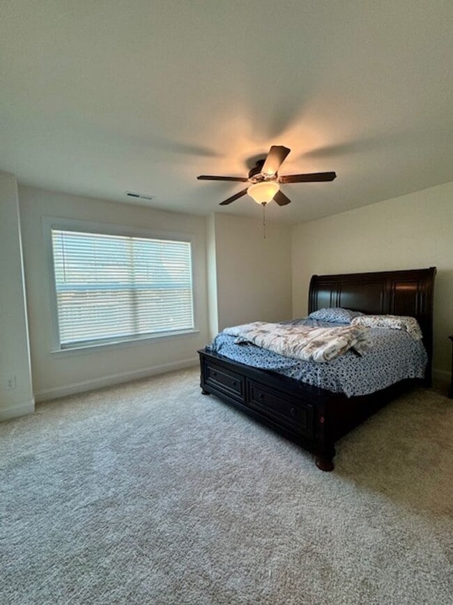 Building Photo - 5BR/4BA w/ Guest Suite + Loft in Hampton Woods