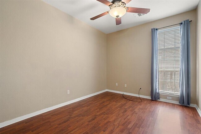 Building Photo - 1502 Azalea Dr