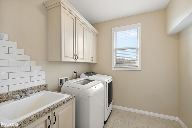 Building Photo - 46267 Terrace Dr