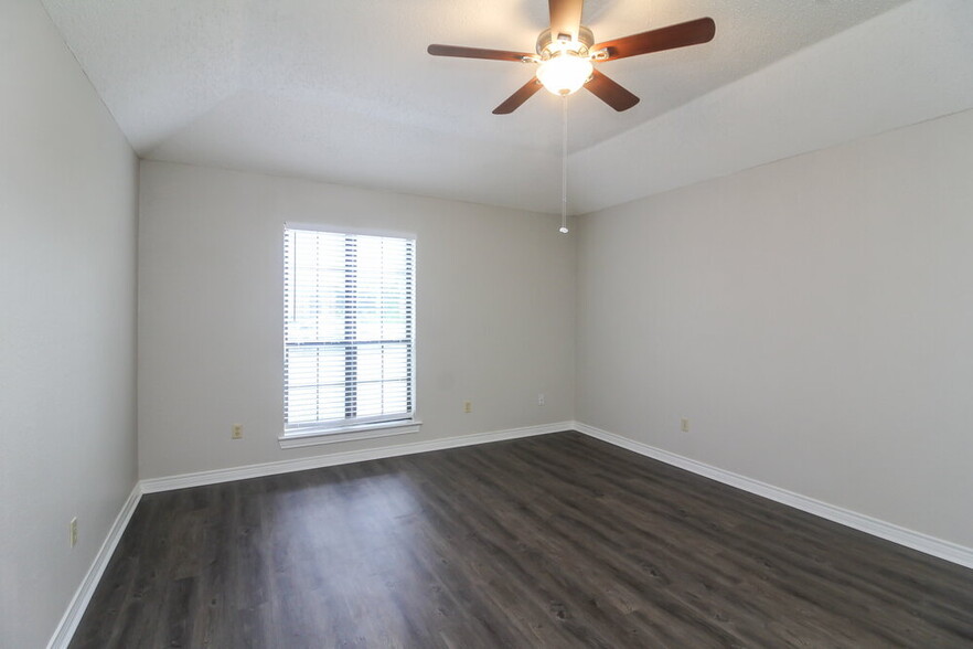 Building Photo - 429 Partridge Cir