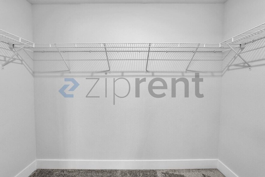Building Photo - Unit
