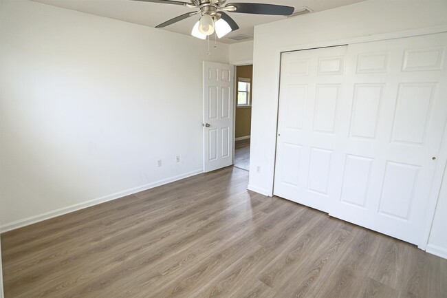 Building Photo - 104 Crete Ct