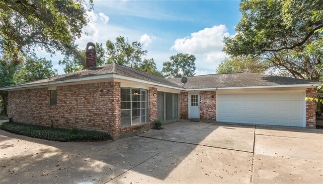 Building Photo - 7403 Tall Pines Dr