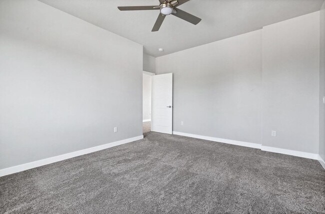 Building Photo - 2579 S Wilson Dr