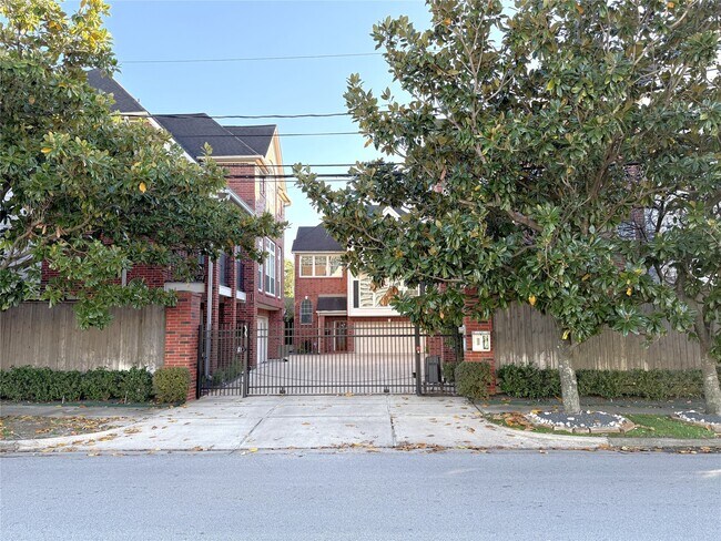 Building Photo - 1963 Peden St