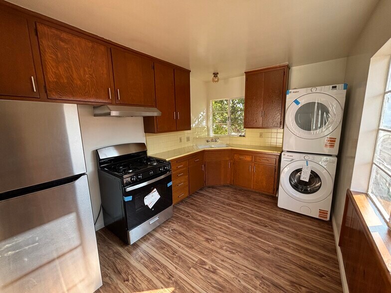 Building Photo - 4616 Kingswell Ave