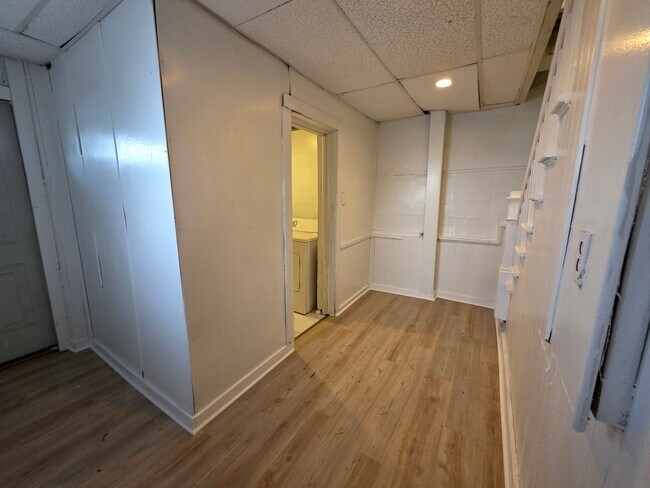 Building Photo - updated 4 bedroom 2.5 Bathroom house for rent