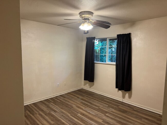 Building Photo - 2 bedroom